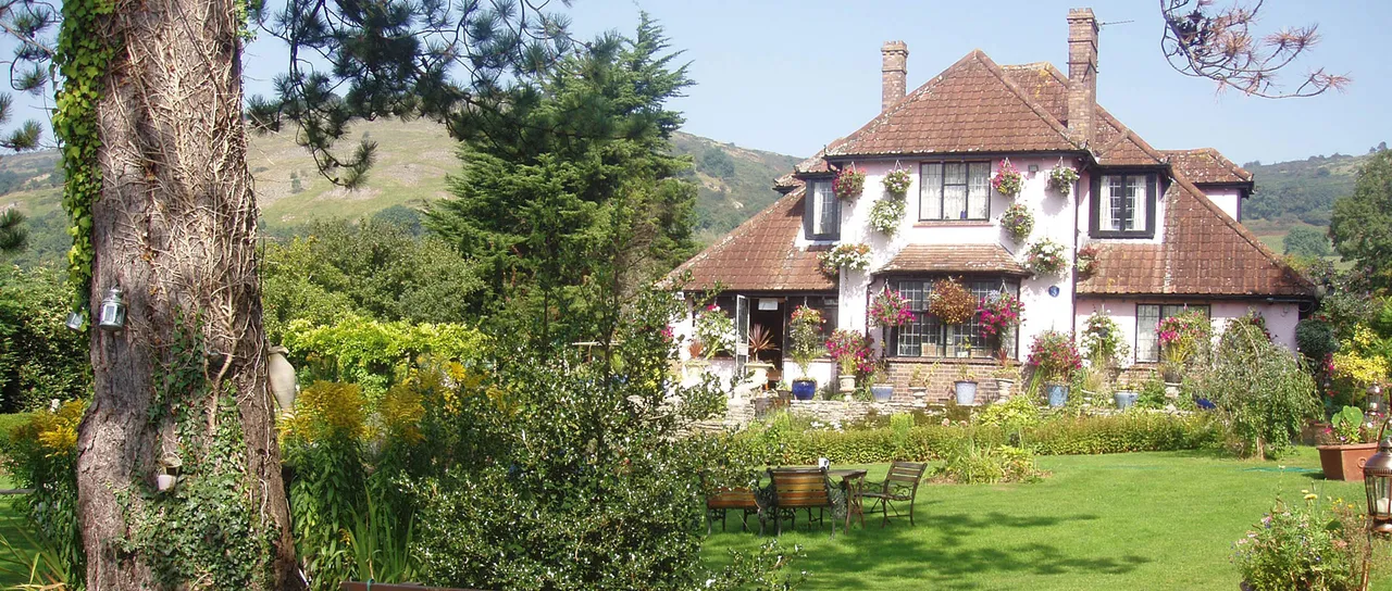 Wavering Down gardens, original banner photograph