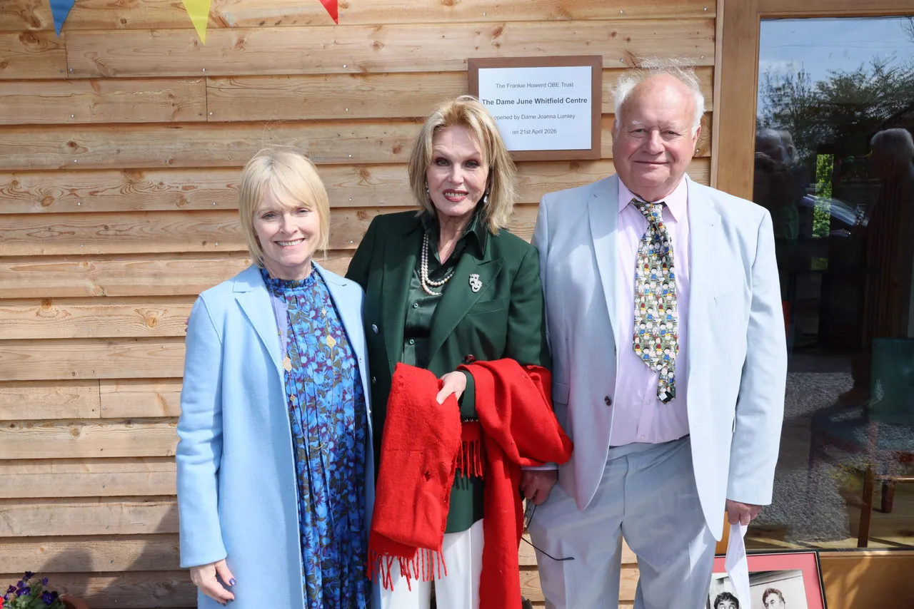 Suzy Aitchison and Dame Joanna Lumley at the Centre’s opening in Loxton