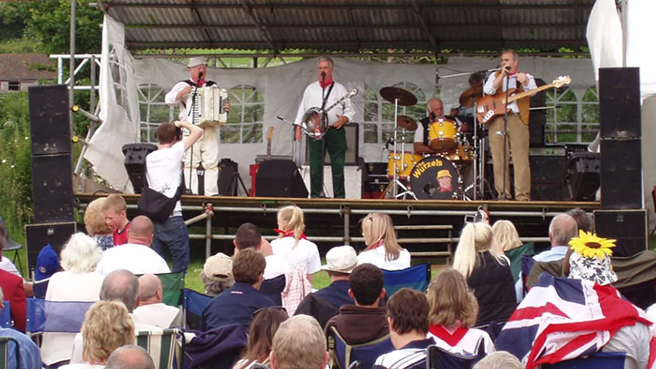 The Wurzels at Wavering Down House in 2007